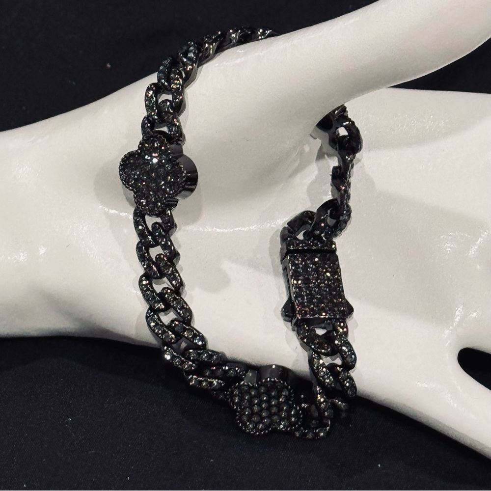 AJ USA Boutique Black Pave Iced-Out VVS CZ Clover Link Bracelet 8.25in NWT